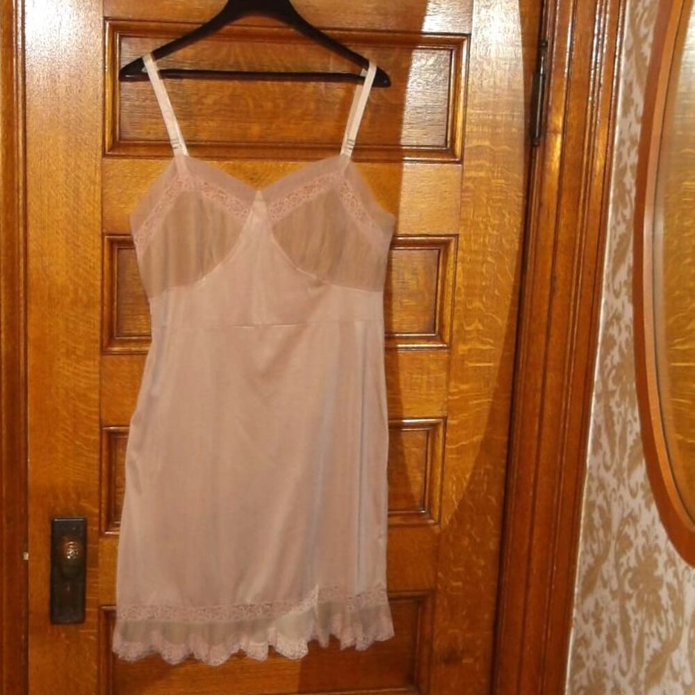 Vintage *** PETTICOAT *** DORSAY ~ 40 ~ Rare Piece